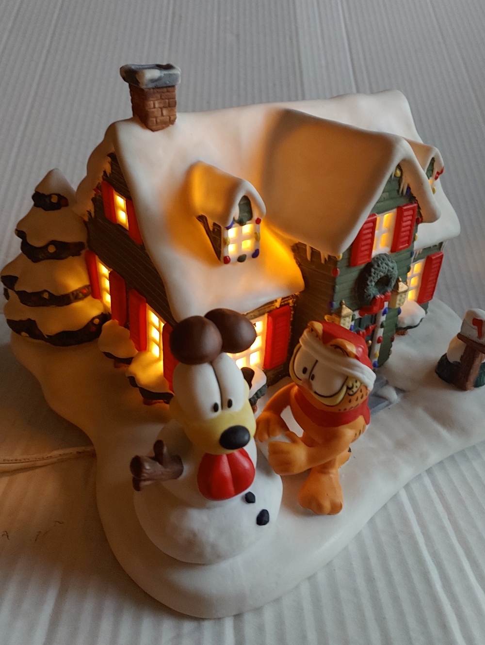 Garfield & Odie 1994 Christmas At Garfield’s Christmas village - Danbury Mint